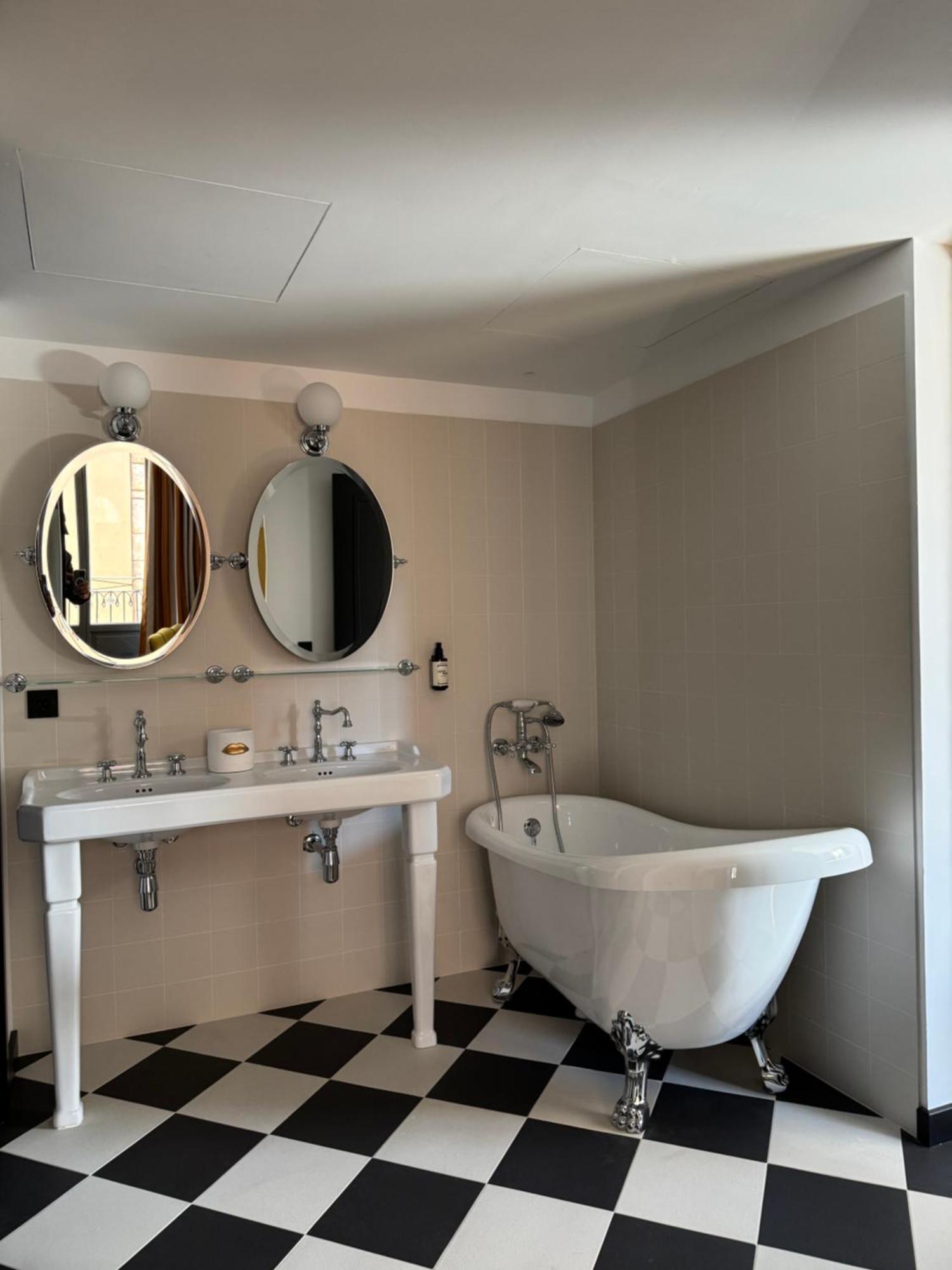 Hotel Divino & Apartments Figueres  Dış mekan fotoğraf