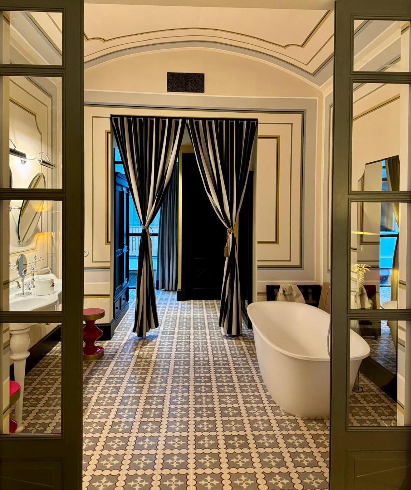 Hotel Divino & Apartments Figueres  Dış mekan fotoğraf
